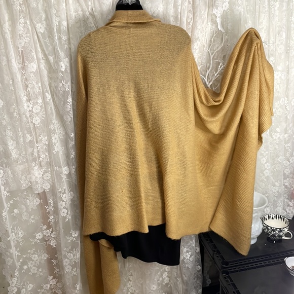 Wrapped in Yards of Warmth & Prettiness. Perfect Camel Colour. Knit Scarf - Picture 7 of 9